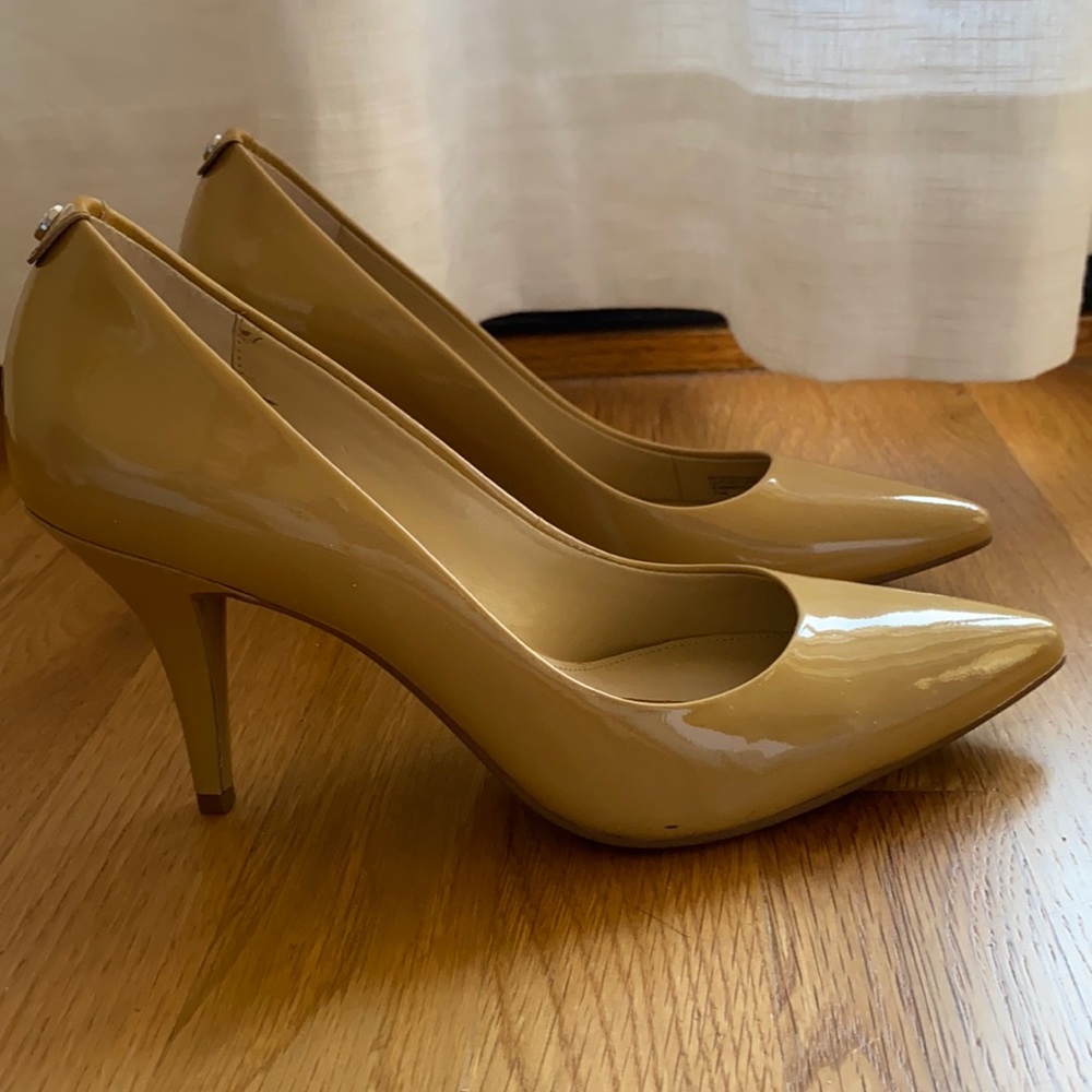 MICHAEL Michael Kors Dorothy Flex Patent Pumps